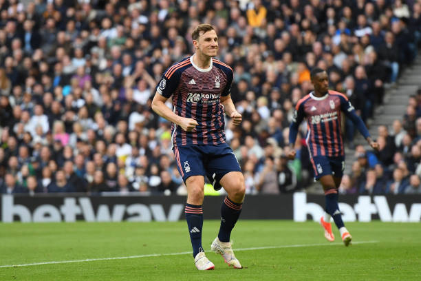 前锋因在英 前锋因在英